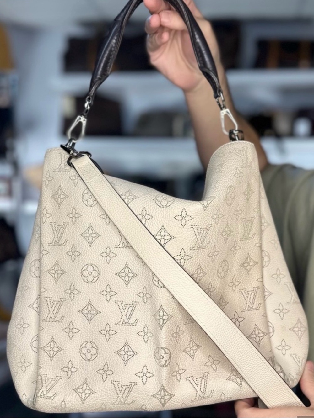 💯% Louis Vuitton Mahina Babylone PM Hobo Galet Taupe (2015) LV Lock w/purchase - Picture 2 of 16